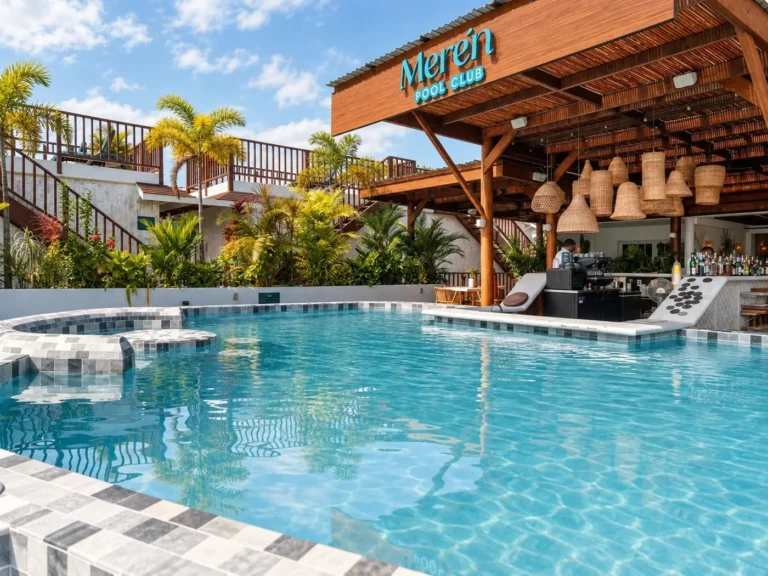 Merén Pool Club & RestaurantBocas del Toro